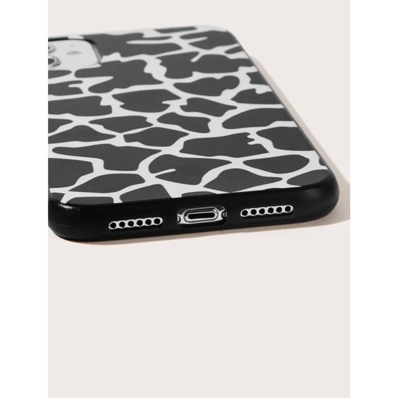 Black & White Cow Print iPhone 11 Pro Max Case 🐮 - Picture 5 of 17